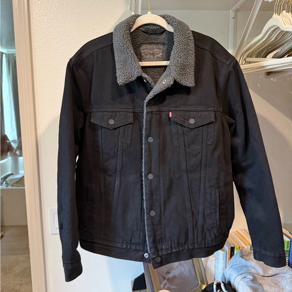 Levi's Black Denim Jacket with Gray Sherpa Collar - Picture 2 of 6